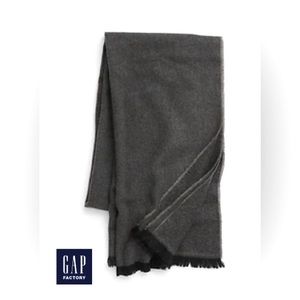 GAP Gray Men Scarf 🧣
